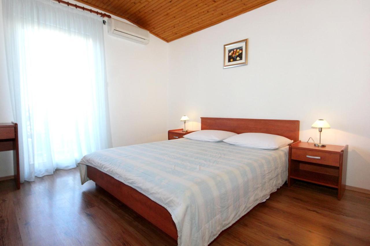 Apartments And Rooms By The Sea Mandre, Pag - 3557 Kolan Exterior foto