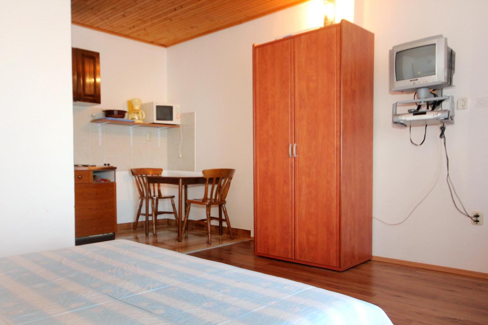 Apartments And Rooms By The Sea Mandre, Pag - 3557 Kolan Quarto foto