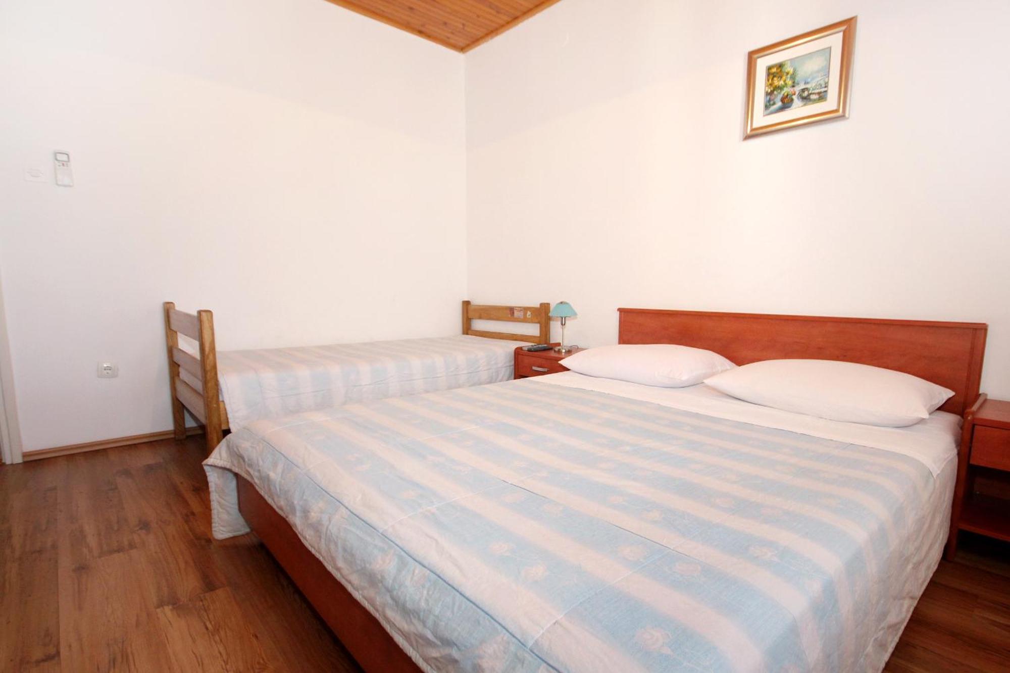 Apartments And Rooms By The Sea Mandre, Pag - 3557 Kolan Quarto foto